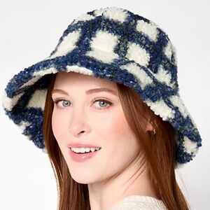 NWT boucle bucket hat